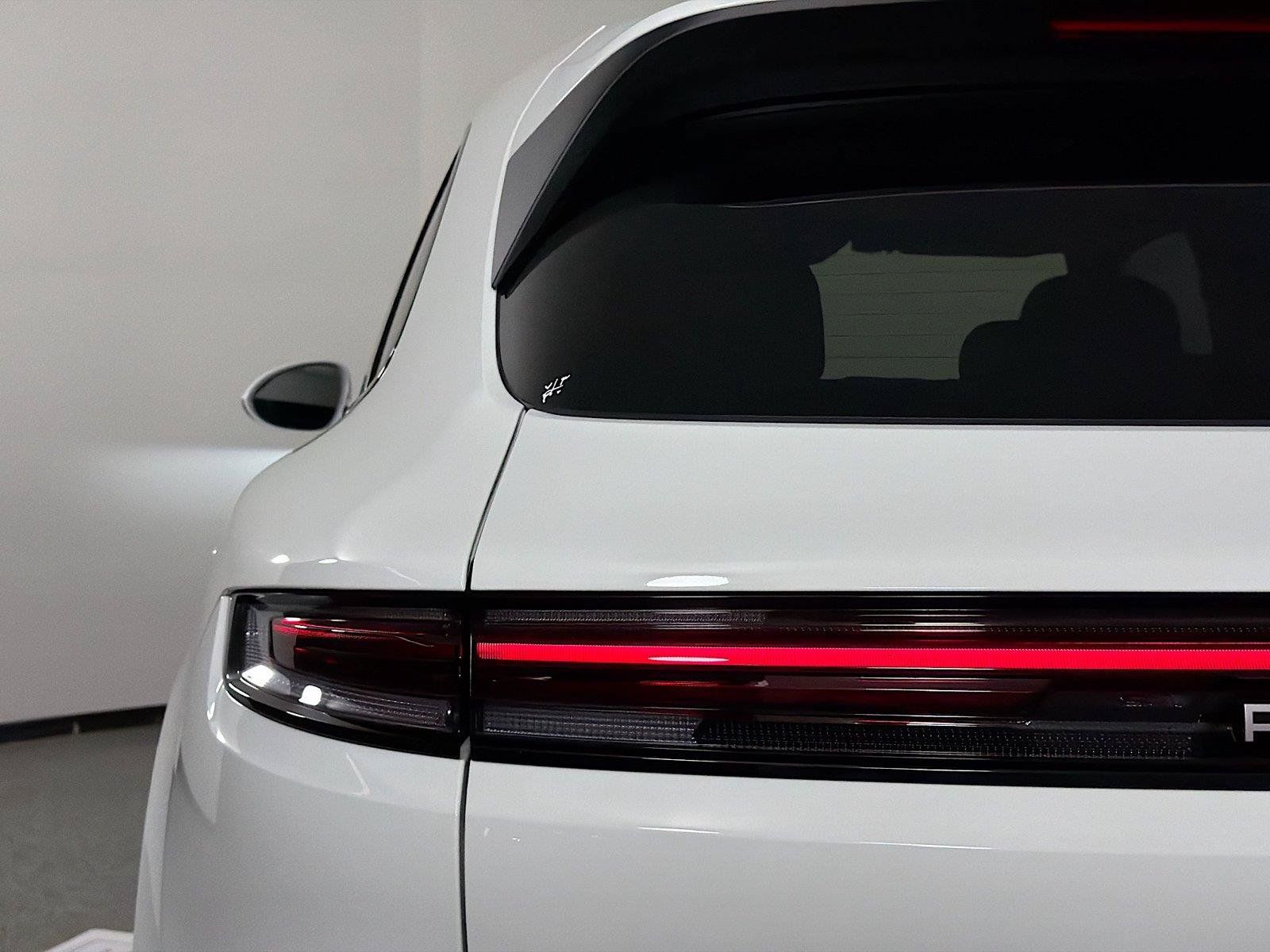 Certified 2025 Porsche Cayenne E-Hybrid AWD/4WD image 16