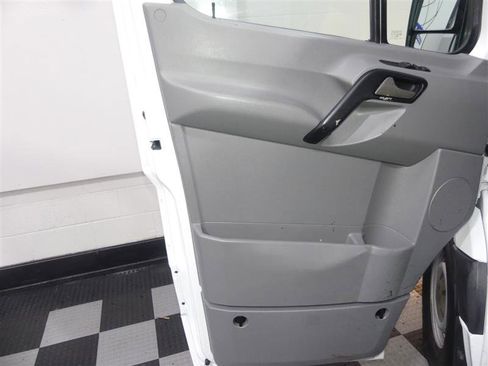 Used 2015 Mercedes-Benz Sprinter 2500 image 15