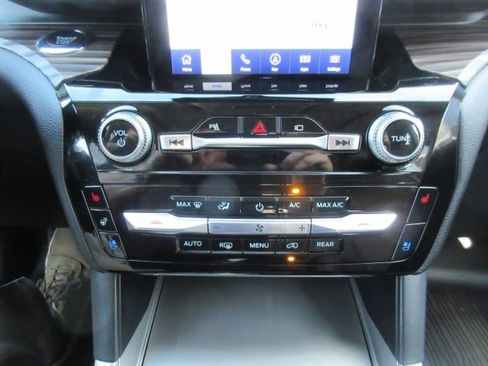 Used 2023 Ford Explorer Limited w/ Limited Technology Package AWD/4WD image 27