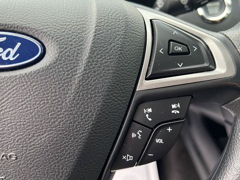 Used 2019 Ford Fusion SE FWD image 11