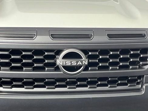 Used 2025 Nissan Frontier SV image 13