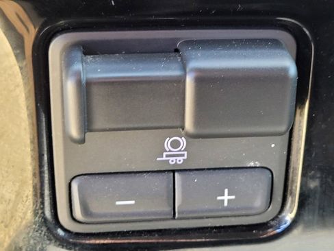 Used 2024 Chevrolet Silverado 2500 LT AWD/4WD image 18