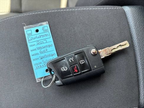 Used 2017 Volkswagen Golf S AWD/4WD image 30