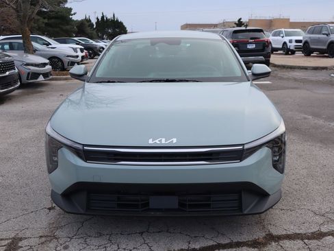 New 2025 Kia K4 LXS image 2
