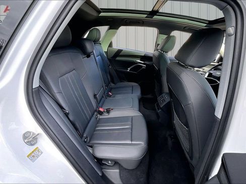 Used 2025 Audi Q5 Premium w/ Convenience Package AWD/4WD image 25