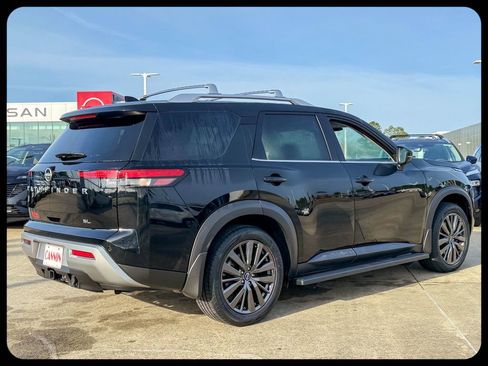 Used 2022 Nissan Pathfinder SL w/ SL Premium Package image 9