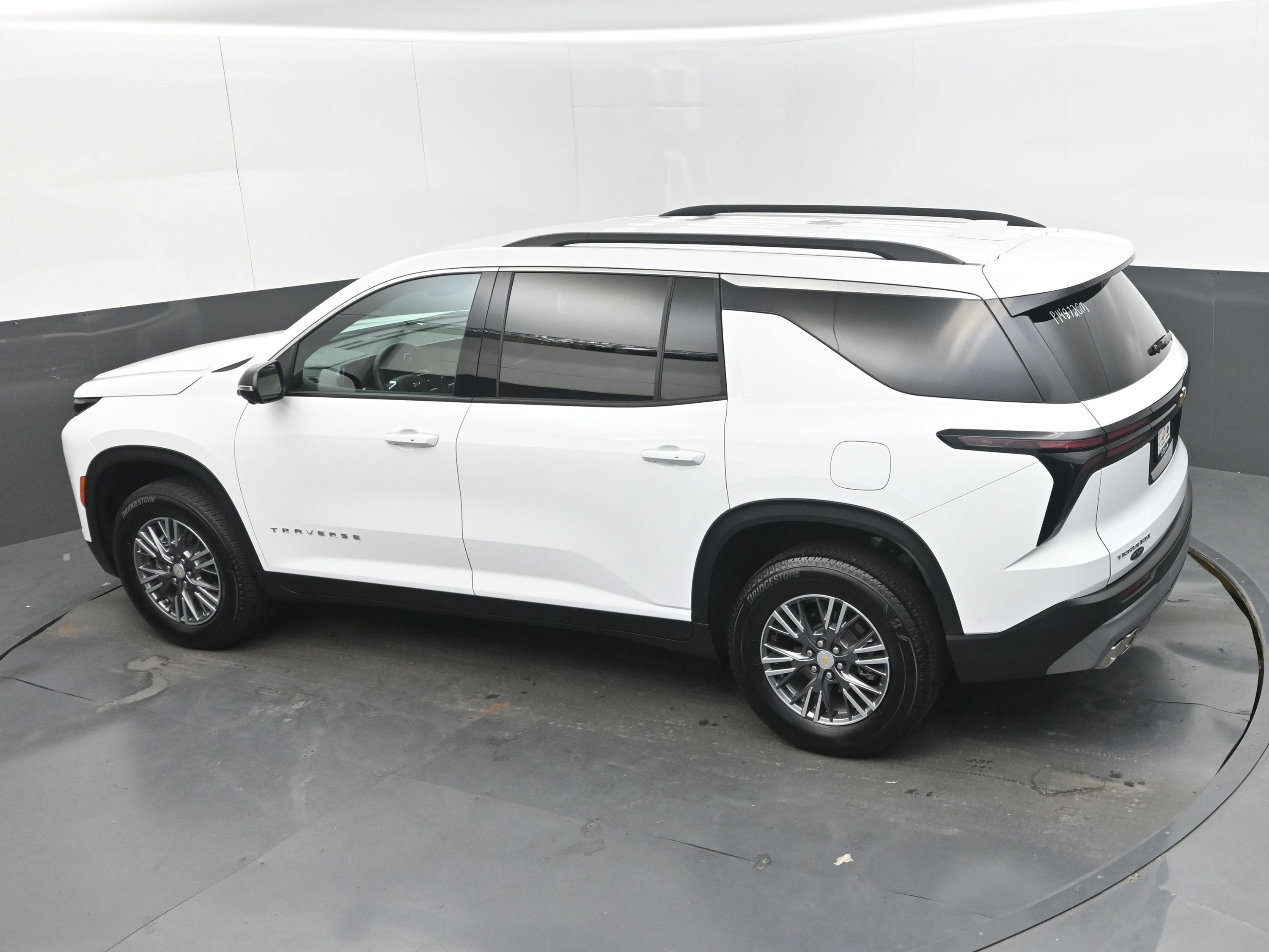 Certified 2026 Chevrolet Traverse LT w/ Driver Confidence Package FWD image 36