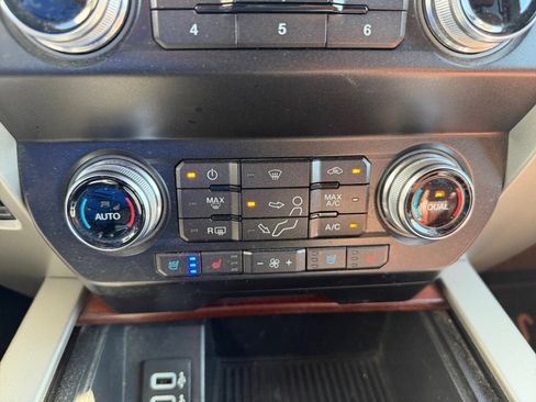 Used 2019 Ford F250 King Ranch w/ King Ranch Ultimate Package AWD/4WD image 16