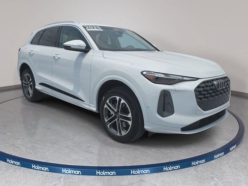 Certified 2025 Audi Q5 Premium w/ Convenience Package AWD/4WD image 3