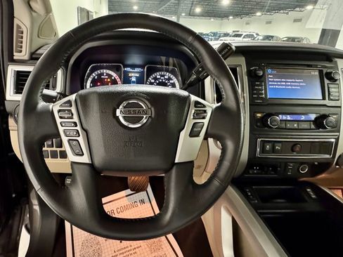 Used 2016 Nissan Titan SL image 15