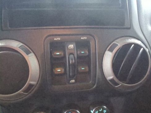 Used 2012 Jeep Wrangler Unlimited Sport AWD/4WD image 14