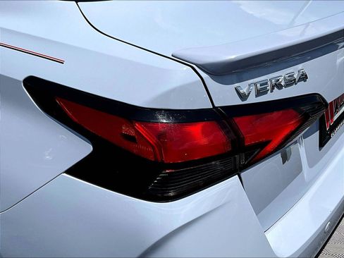 Used 2024 Nissan Versa SR FWD image 23
