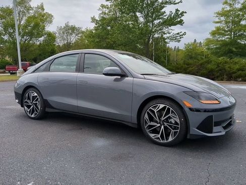 Used 2023 Hyundai Ioniq 6 SEL RWD image 2