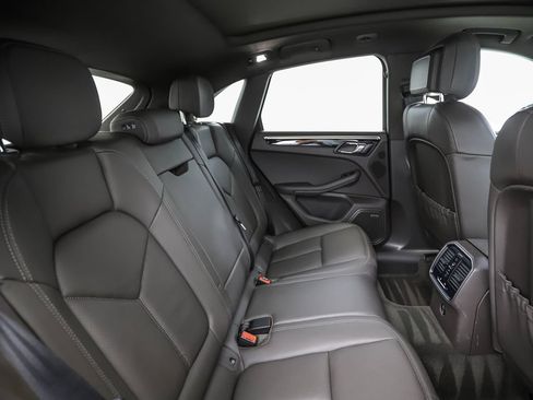 Used 2020 Porsche Macan AWD/4WD image 26