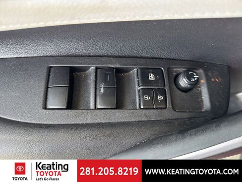 Used 2020 Toyota Corolla SE w/ Carpet Mat Package (TMS) image 10