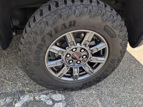 Used 2025 GMC Sierra 1500 AT4X AWD/4WD image 5