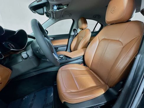 Used 2018 Alfa Romeo Giulia image 12