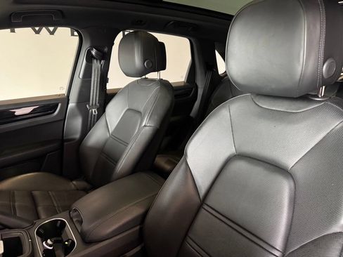 Used 2023 Porsche Cayenne AWD/4WD image 27