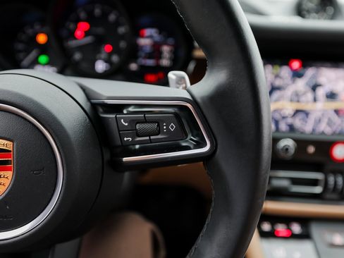 Certified 2023 Porsche Macan image 16