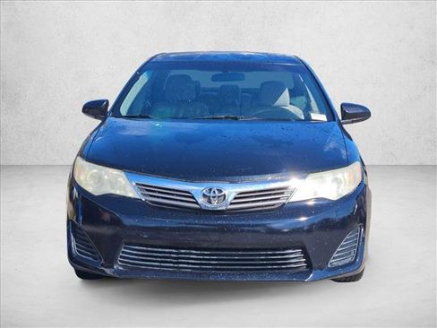 Used 2014 Toyota Camry L image 2