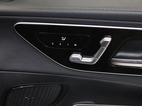 Used 2024 Mercedes-Benz GLC 300 4MATIC image 24