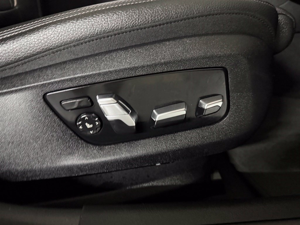 Used 2023 BMW M550i xDrive w/ Executive Package AWD/4WD image 31
