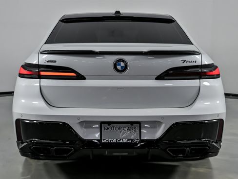 Used 2025 BMW 760i xDrive w/ Executive Package image 10