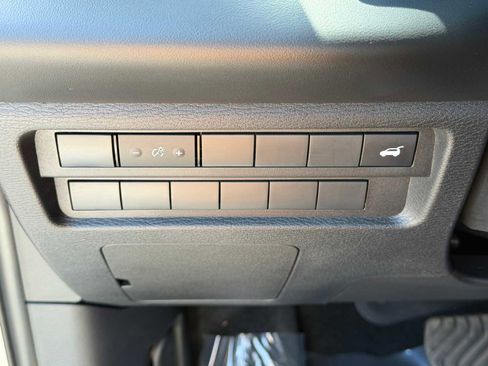 Used 2025 Mitsubishi Outlander SE FWD image 15