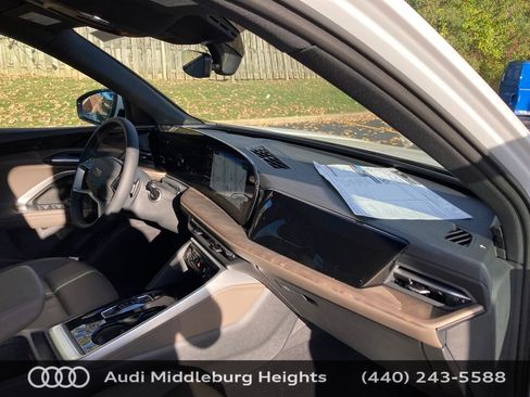 Certified 2025 Audi Q5 2.0T Premium w/ Convenience Package image 37