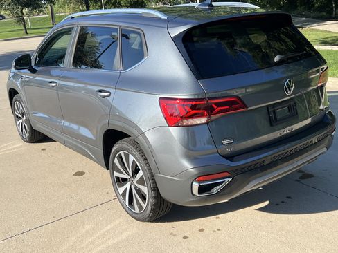 Certified 2022 Volkswagen Taos SE w/ Panoramic Sunroof Package FWD image 7
