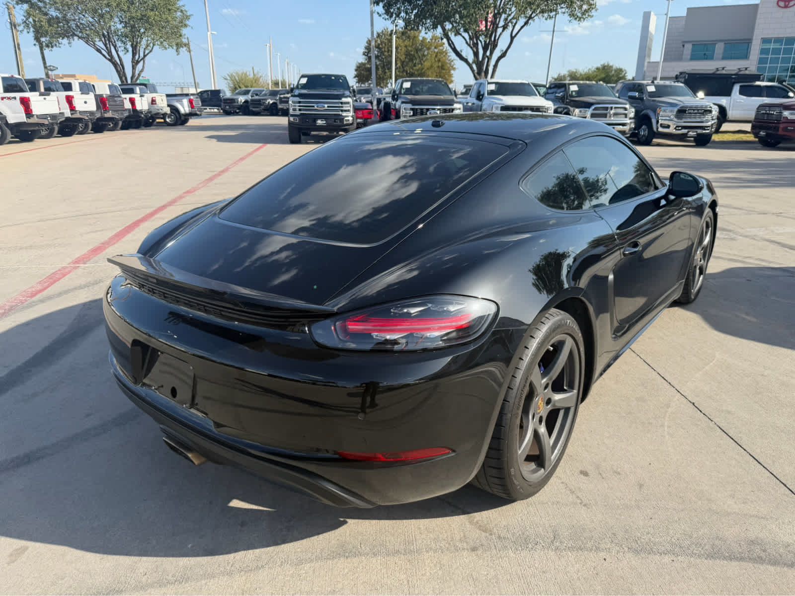 Used 2019 Porsche 718 Cayman RWD image 3