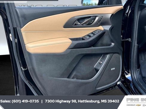 Used 2022 Chevrolet Traverse Premier FWD image 17