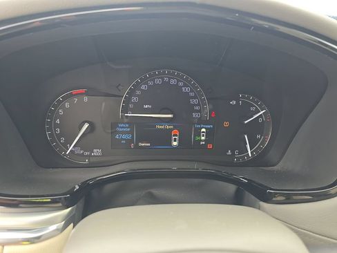 Used 2019 Cadillac XT5 Luxury FWD image 2