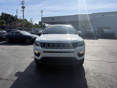 Used 2020 Jeep Compass Latitude AWD/4WD image 2