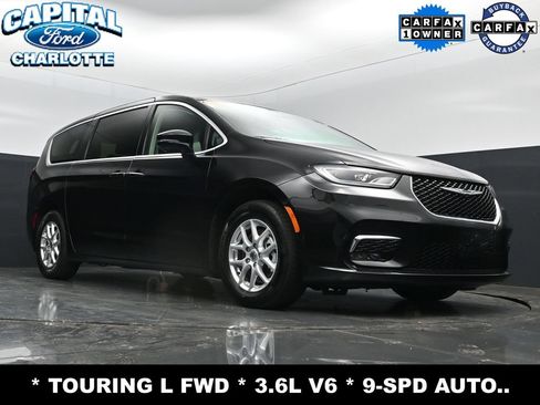 Used 2024 Chrysler Pacifica Touring-L FWD image 21