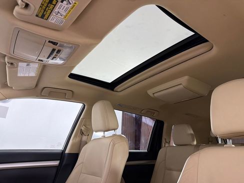 Used 2014 Toyota Highlander XLE image 2