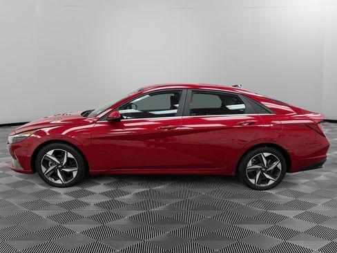 Certified 2023 Hyundai Elantra Limited w/ Preferred Accessory Package image 2