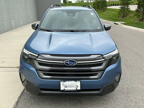 Used 2025 Subaru Forester Premium AWD/4WD image 8
