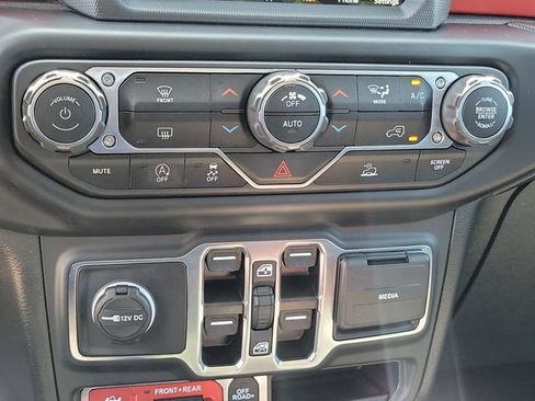 Used 2023 Jeep Gladiator Rubicon w/ LED Lighting Group AWD/4WD image 28