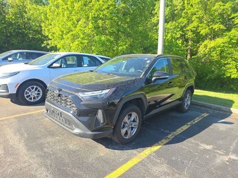 Used 2022 Toyota RAV4 XLE AWD/4WD image 1