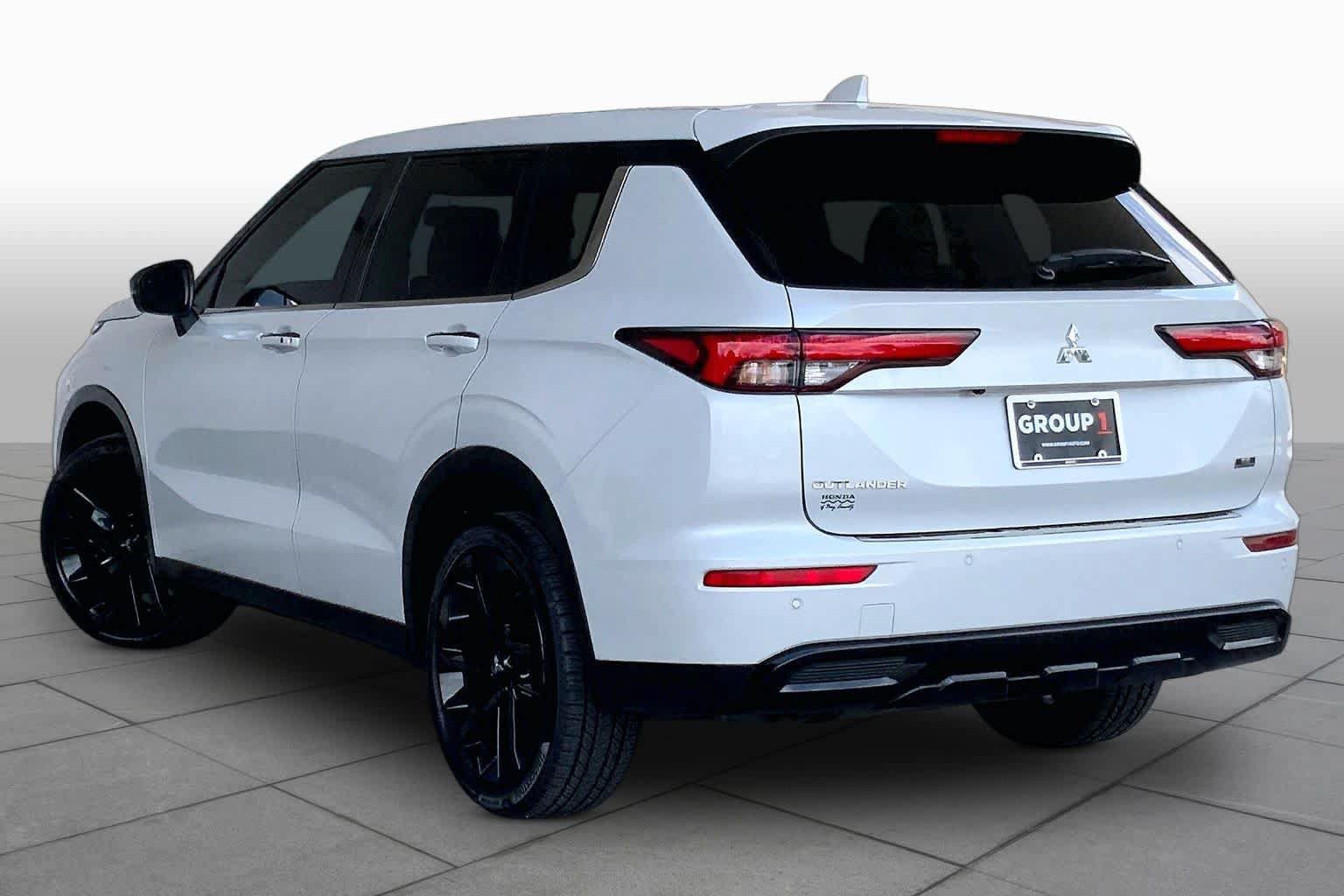 Used 2023 Mitsubishi Outlander SE Black Edition AWD/4WD image 12