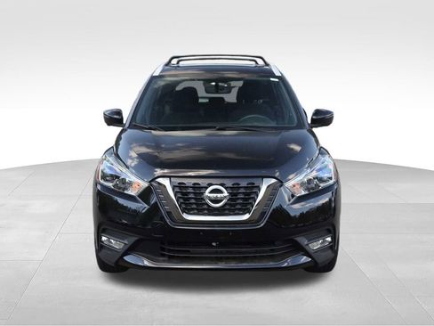 Used 2018 Nissan Kicks SR w/ Interior Electronics Package FWD image 2