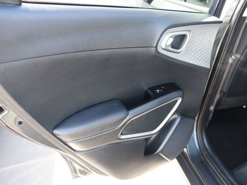 Used 2025 Kia Soul LX w/ LX Technology Package FWD image 12