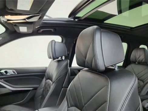 Used 2024 BMW X7 xDrive40i w/ M Sport Package image 36