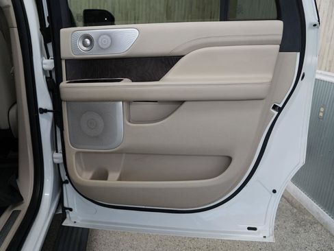 Used 2020 Lincoln Navigator L Reserve w/ Luxury Package AWD/4WD image 40