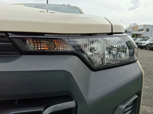 Used 2023 Chevrolet Colorado W/T image 9