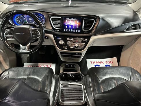 Used 2017 Chrysler Pacifica Touring-L Plus FWD image 23