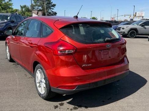 Used 2018 Ford Focus SE w/ Cold Weather Package FWD image 4