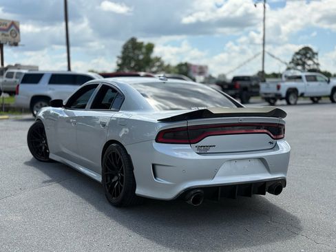 Used 2019 Dodge Charger R/T w/ Blacktop Package RWD image 5