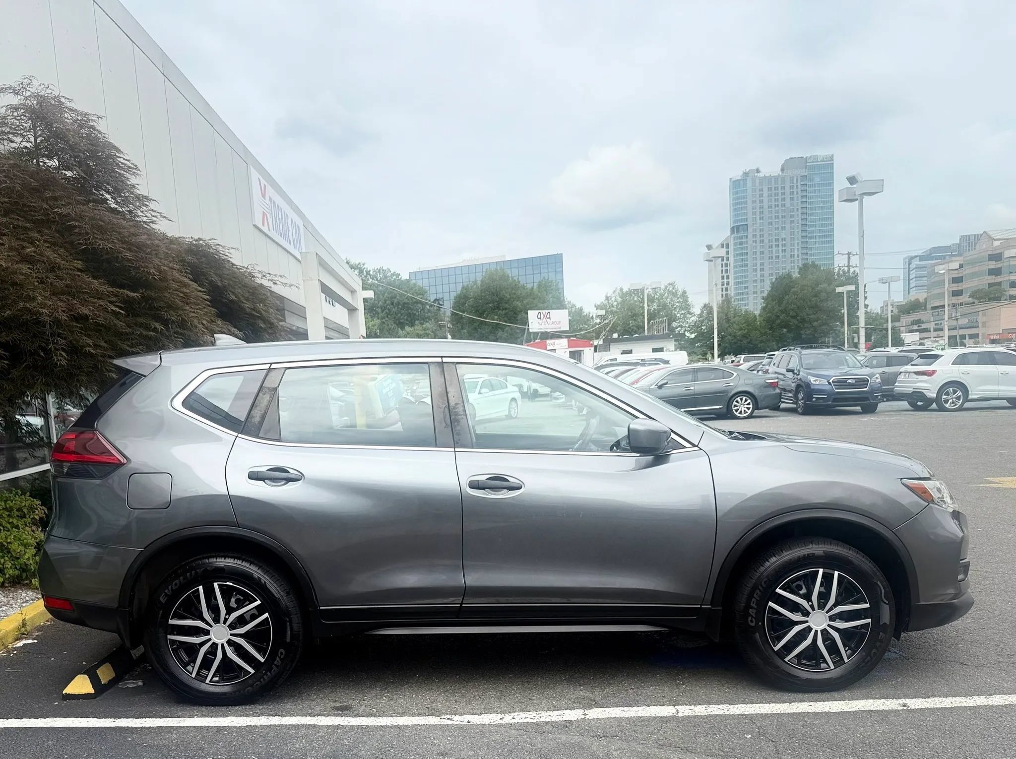 Used 2018 Nissan Rogue S AWD/4WD image 8